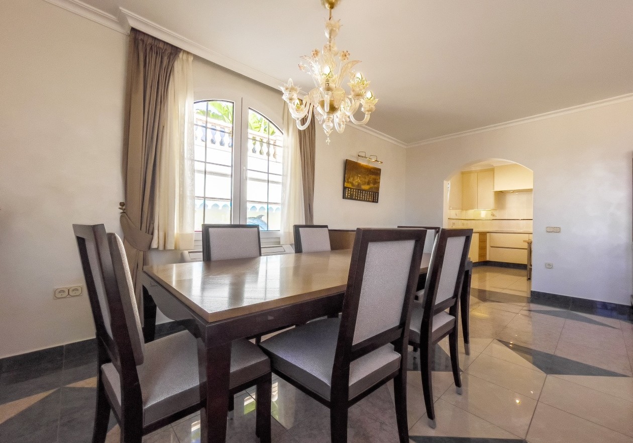 Lujosa villa en el complejo Parque la Duquesa - Bahía del Duque