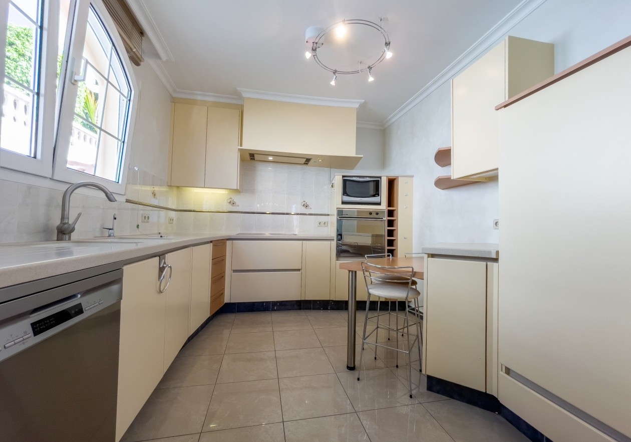 Lujosa villa en el complejo Parque la Duquesa - Bahía del Duque