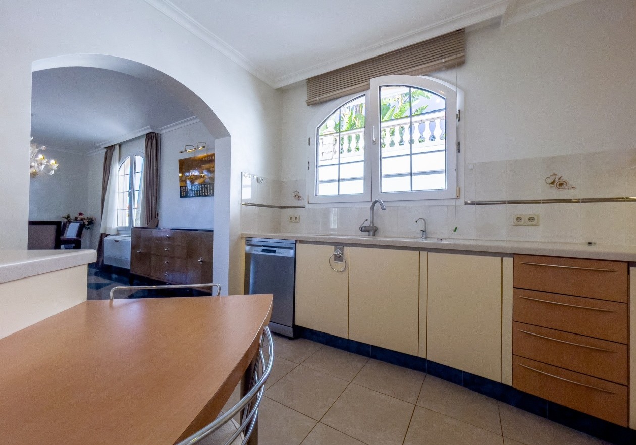 Lujosa villa en el complejo Parque la Duquesa - Bahía del Duque