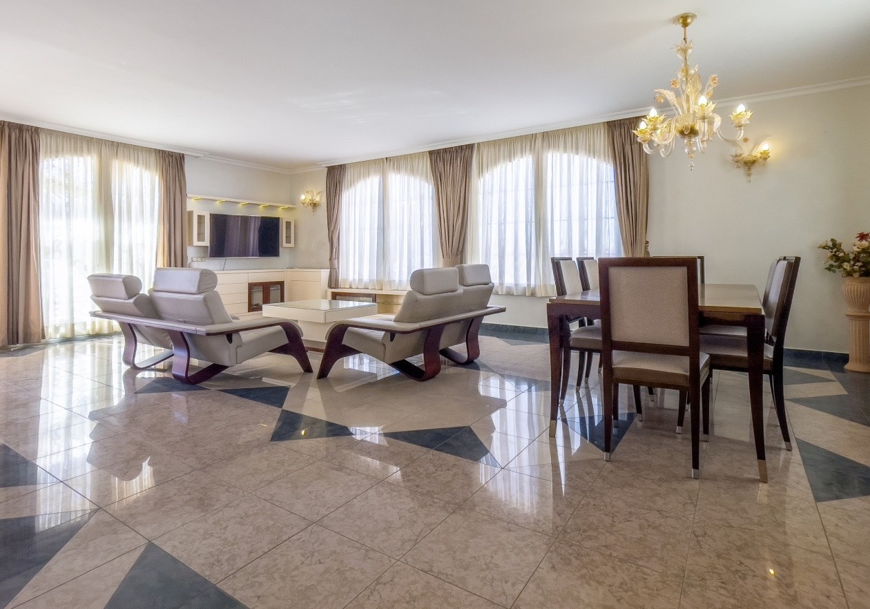 Lujosa villa en el complejo Parque la Duquesa - Bahía del Duque