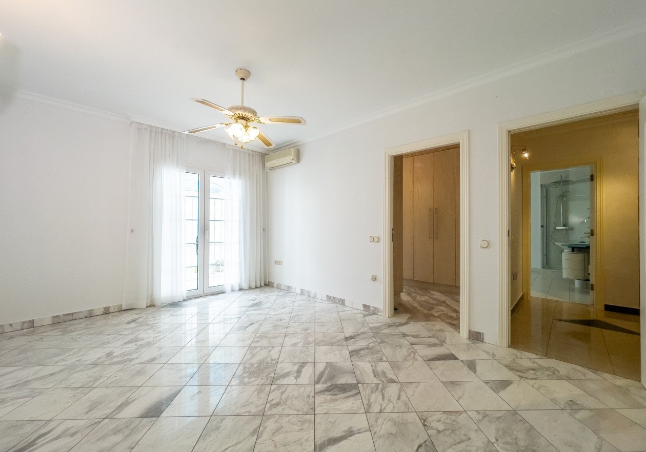 Lujosa villa en el complejo Parque la Duquesa - Bahía del Duque