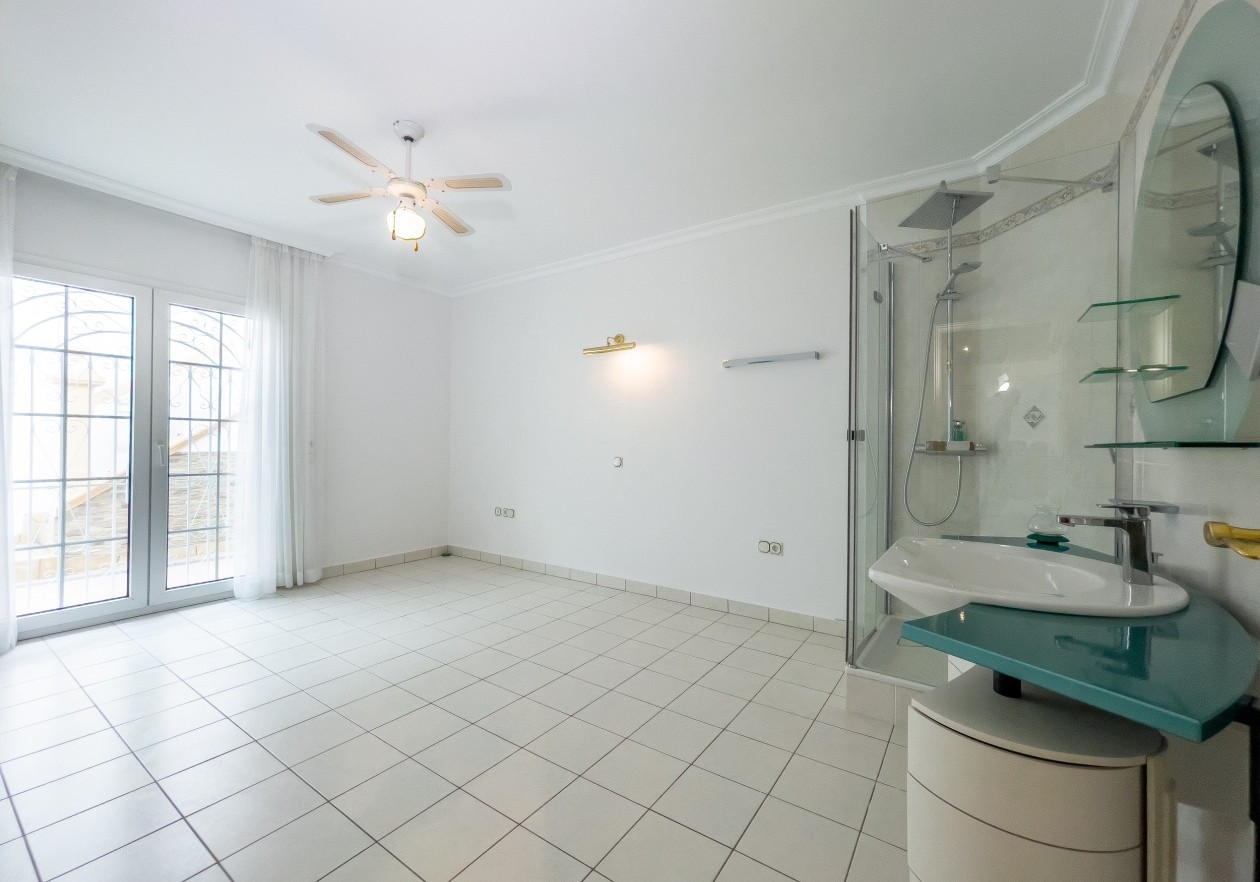 Lujosa villa en el complejo Parque la Duquesa - Bahía del Duque