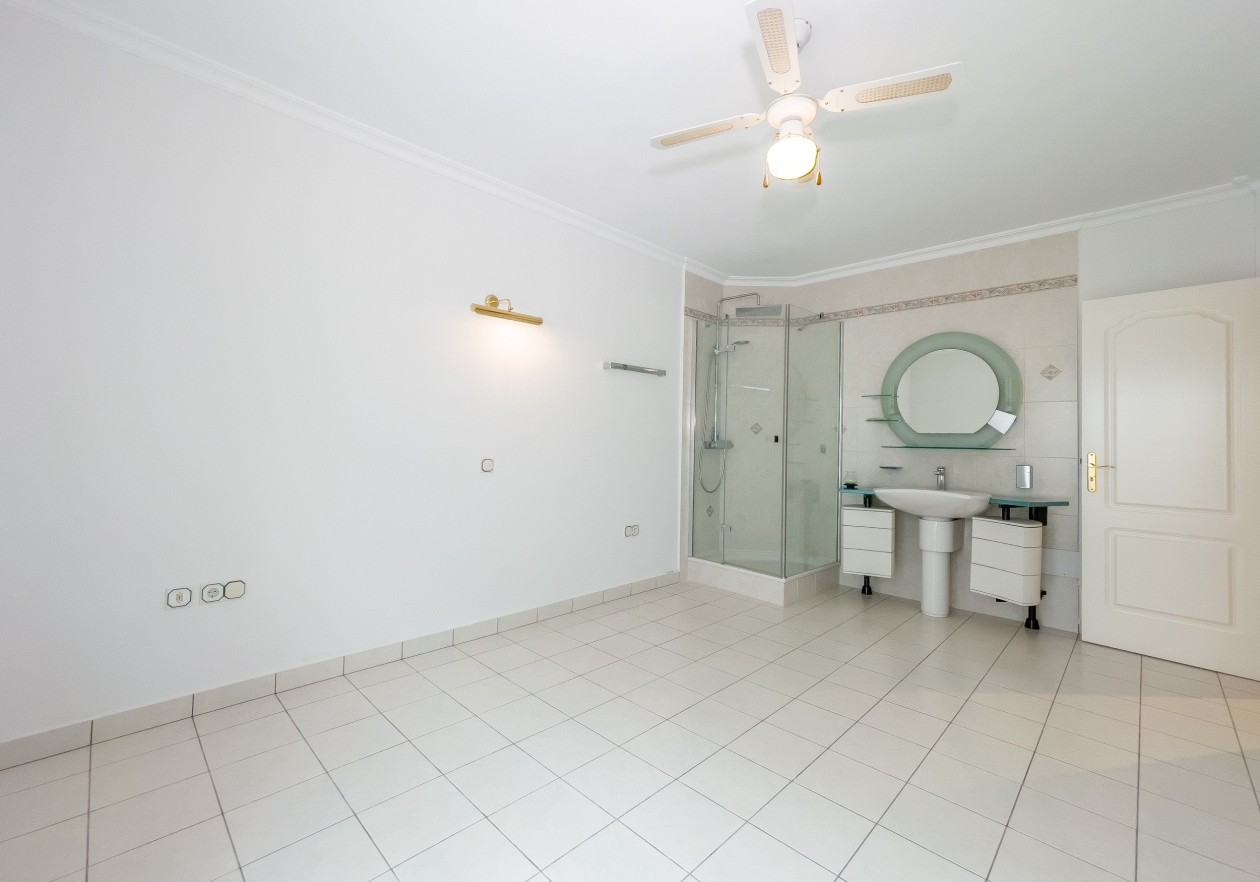 Lujosa villa en el complejo Parque la Duquesa - Bahía del Duque