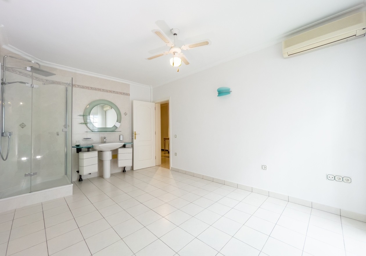 Lujosa villa en el complejo Parque la Duquesa - Bahía del Duque