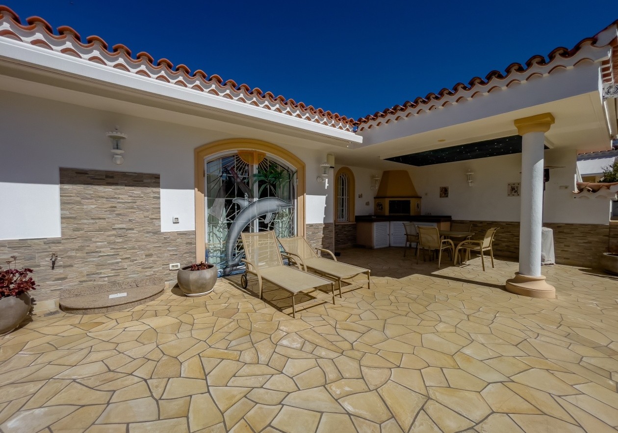 Lujosa villa en el complejo Parque la Duquesa - Bahía del Duque