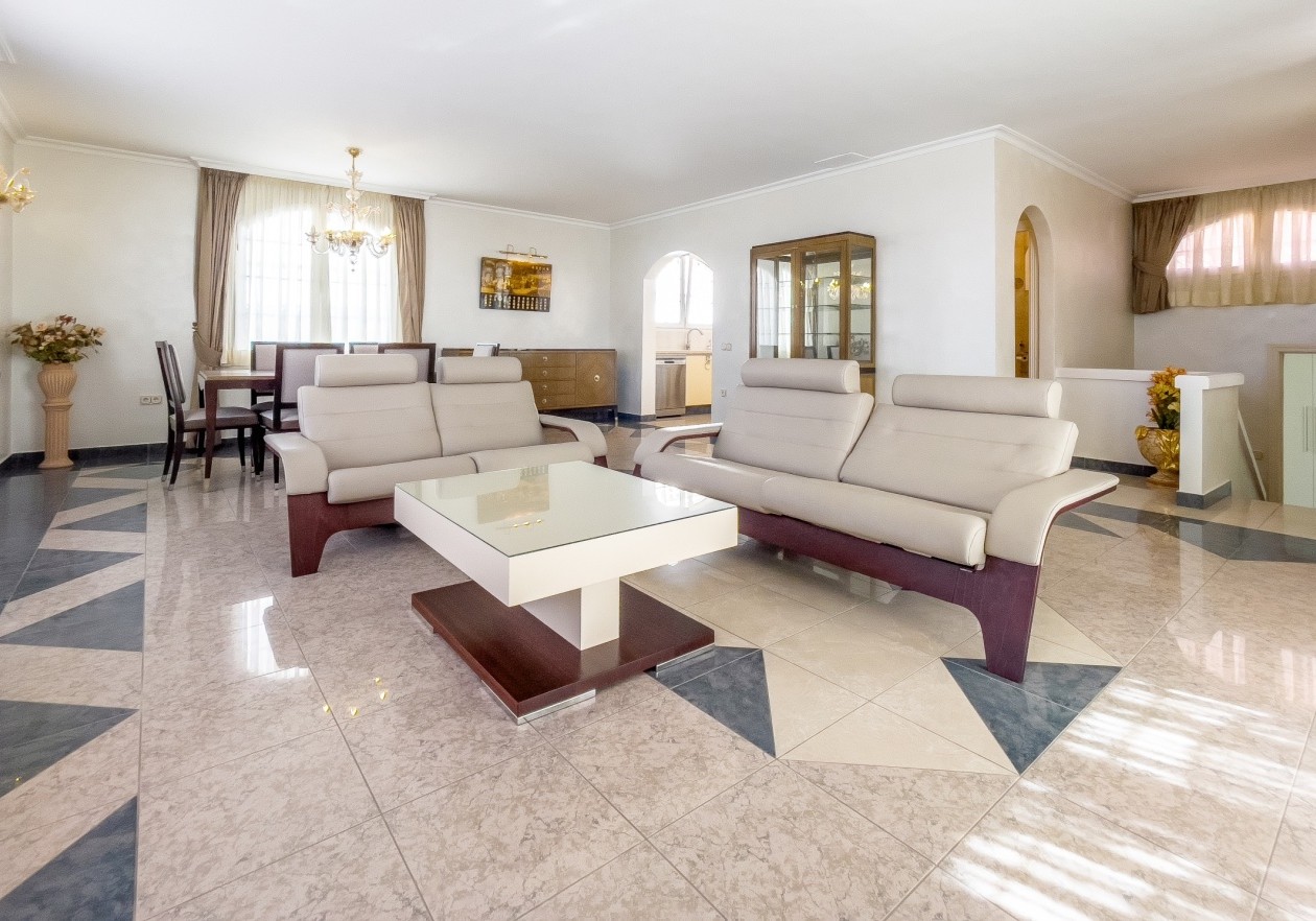 Lujosa villa en el complejo Parque la Duquesa - Bahía del Duque