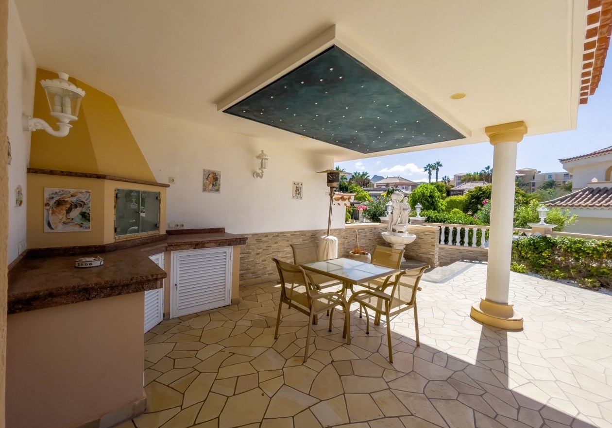 Lujosa villa en el complejo Parque la Duquesa - Bahía del Duque