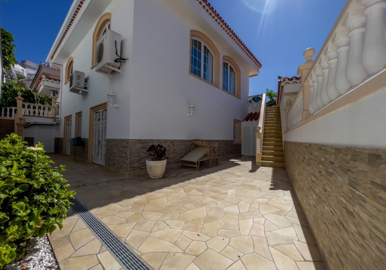 Lujosa villa en el complejo Parque la Duquesa - Bahía del Duque