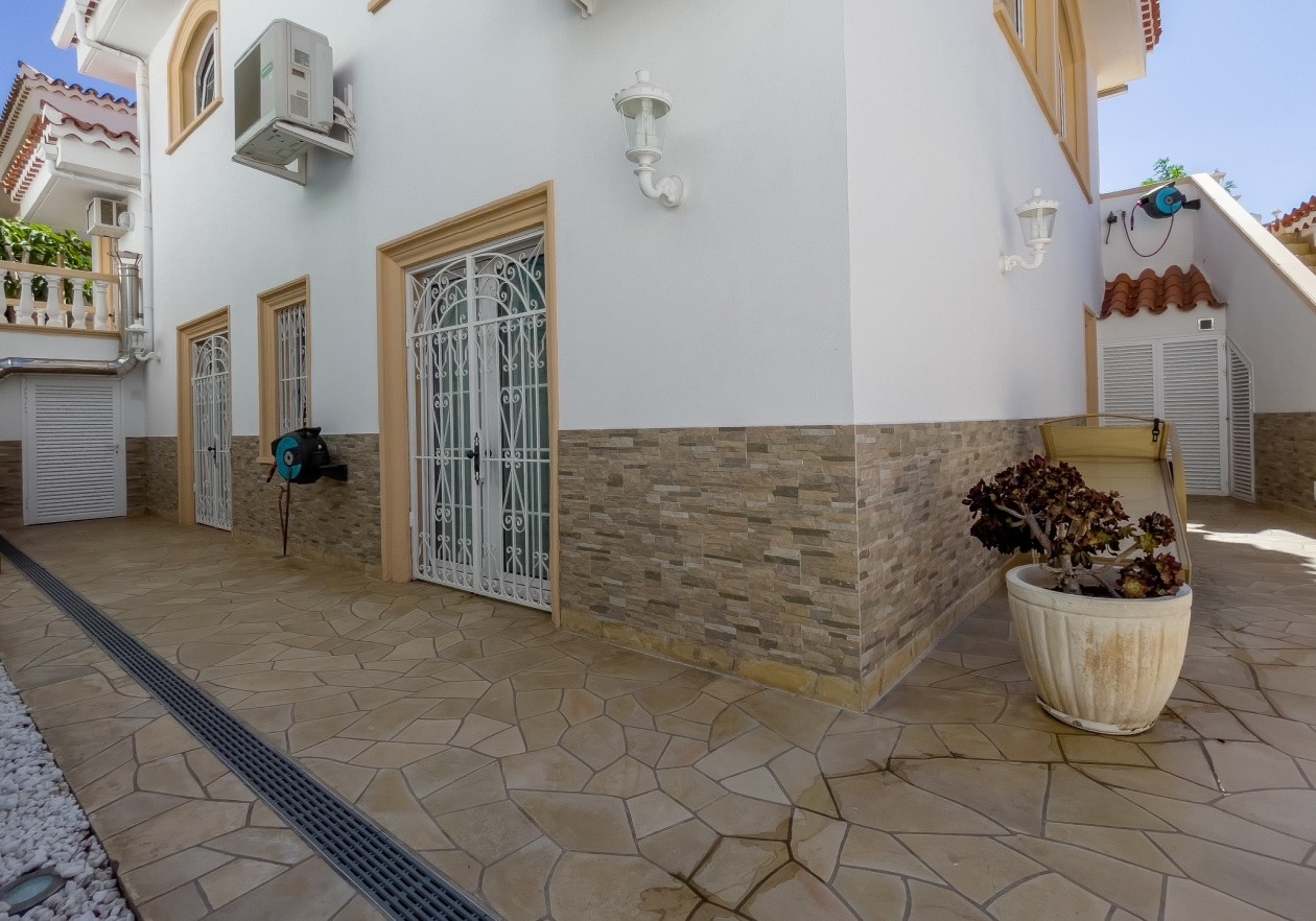 Lujosa villa en el complejo Parque la Duquesa - Bahía del Duque