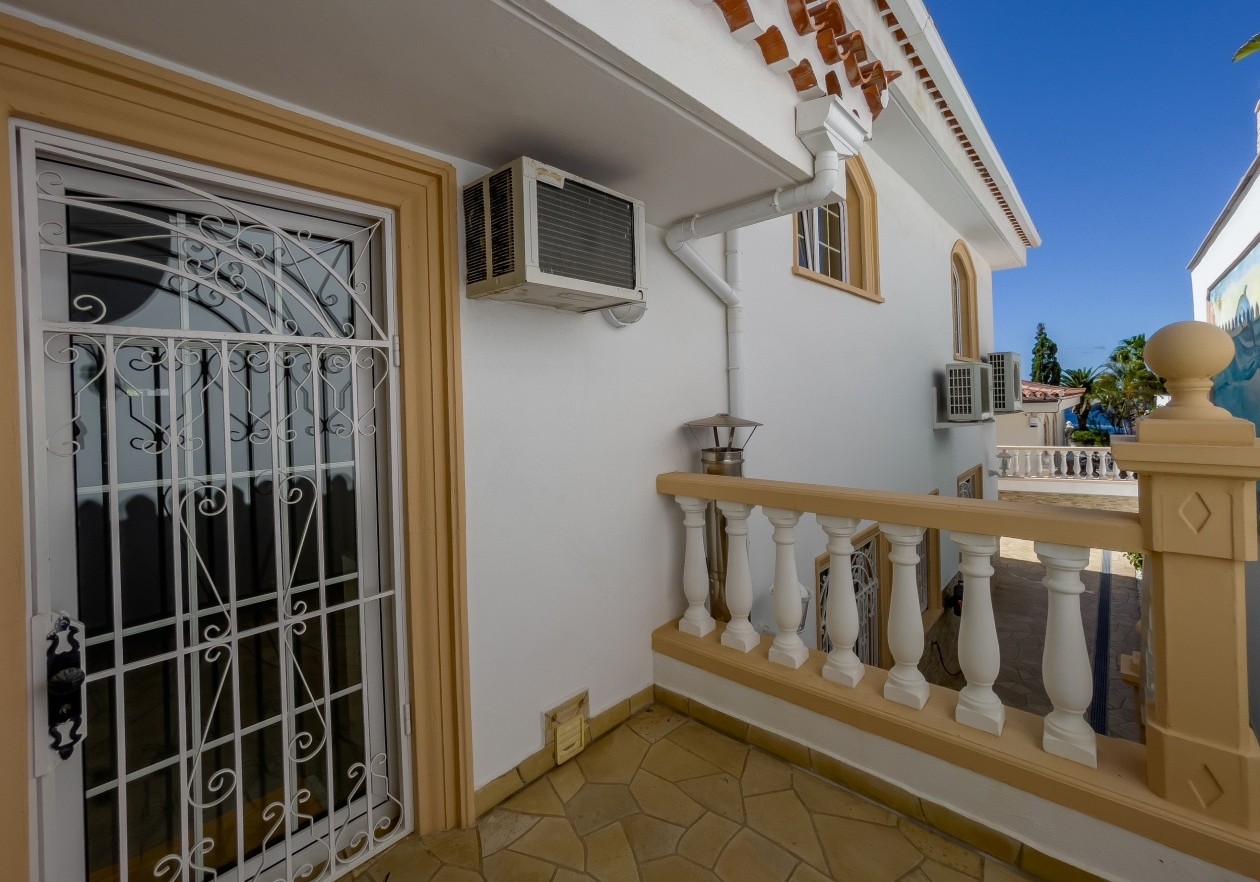 Lujosa villa en el complejo Parque la Duquesa - Bahía del Duque