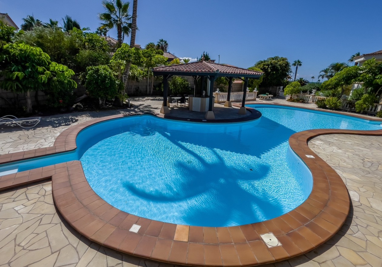 Lujosa villa en el complejo Parque la Duquesa - Bahía del Duque