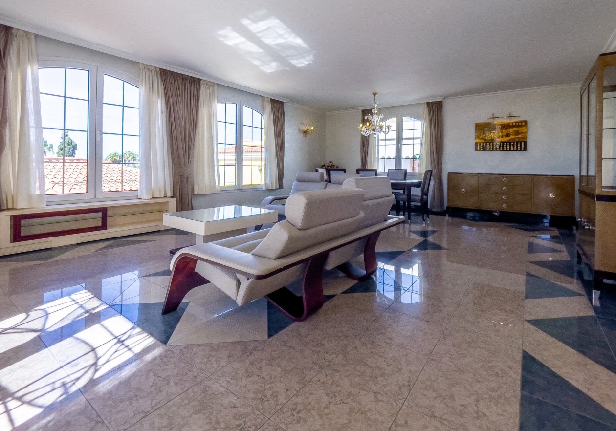 Lujosa villa en el complejo Parque la Duquesa - Bahía del Duque