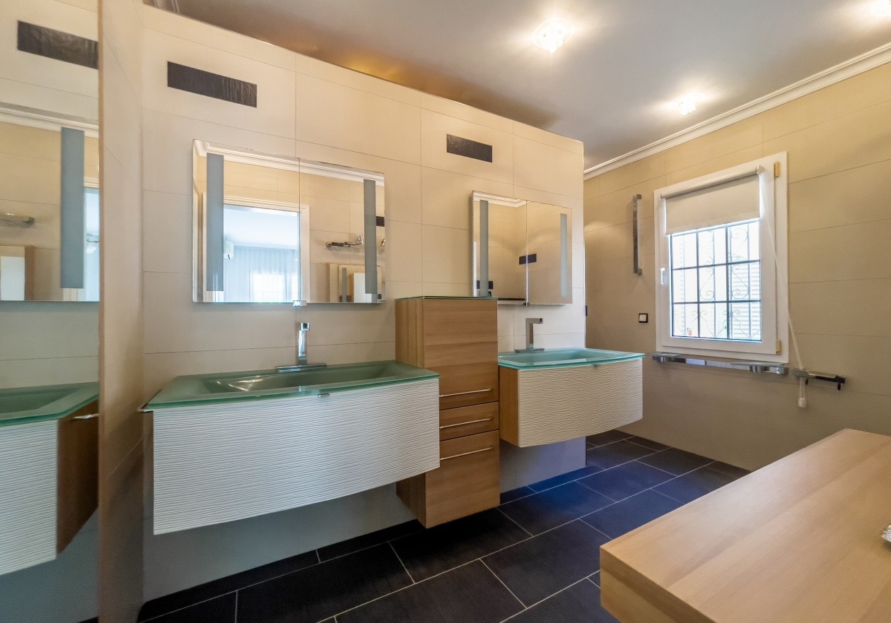 Lujosa villa en el complejo Parque la Duquesa - Bahía del Duque