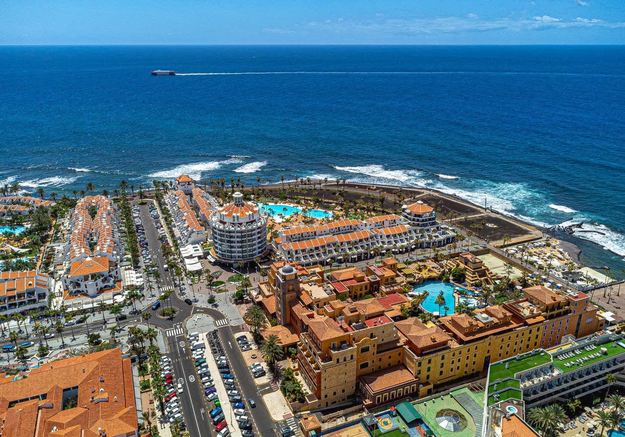 Studio with large terrace and panoramic views in Parque Santiago IV