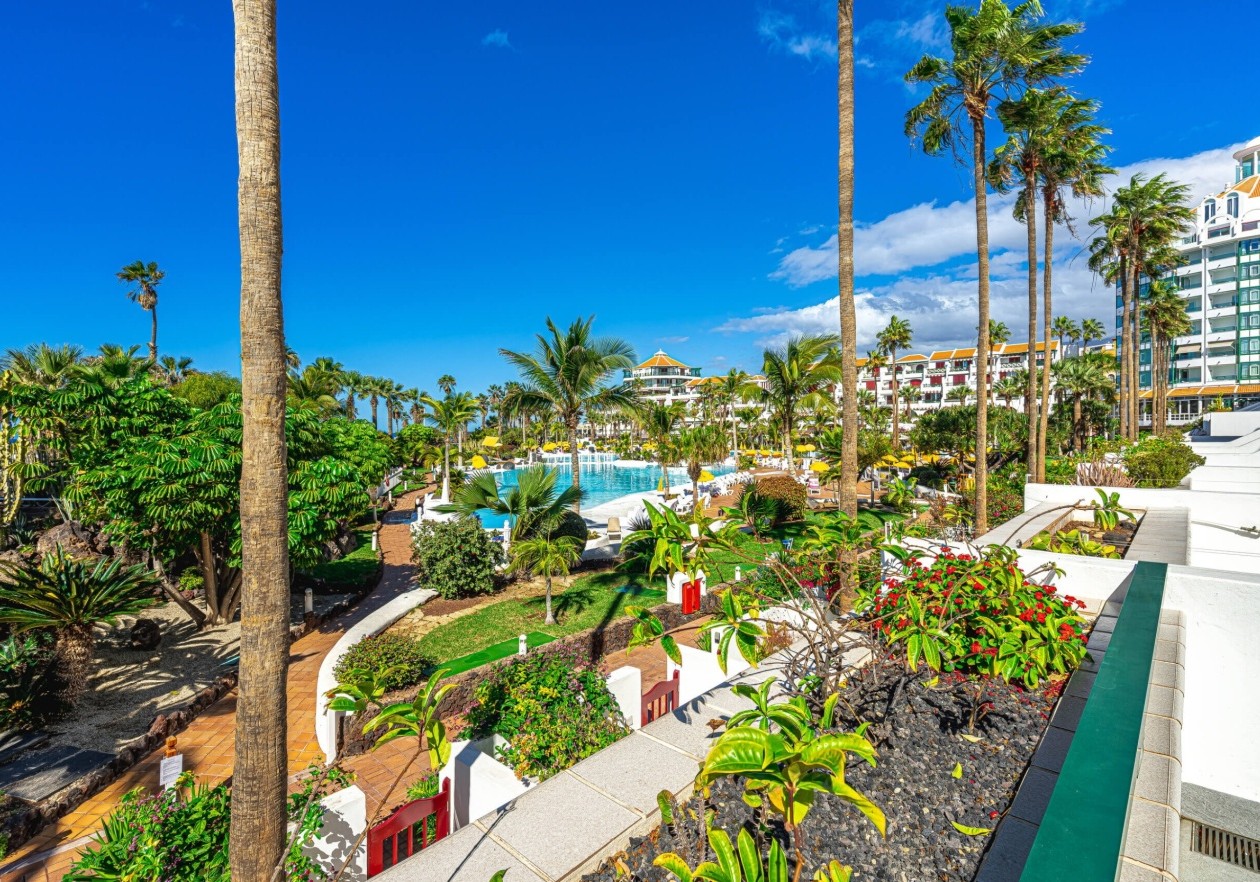 Studio with large terrace and panoramic views in Parque Santiago IV