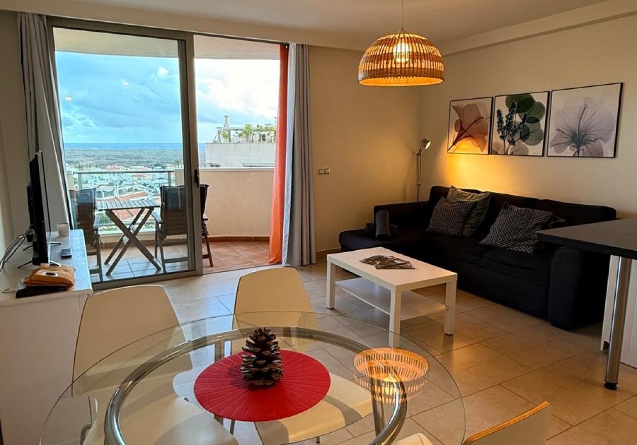 Apartamento de 1 dormitorio con amplia terraza en Palm-Mar - Arona