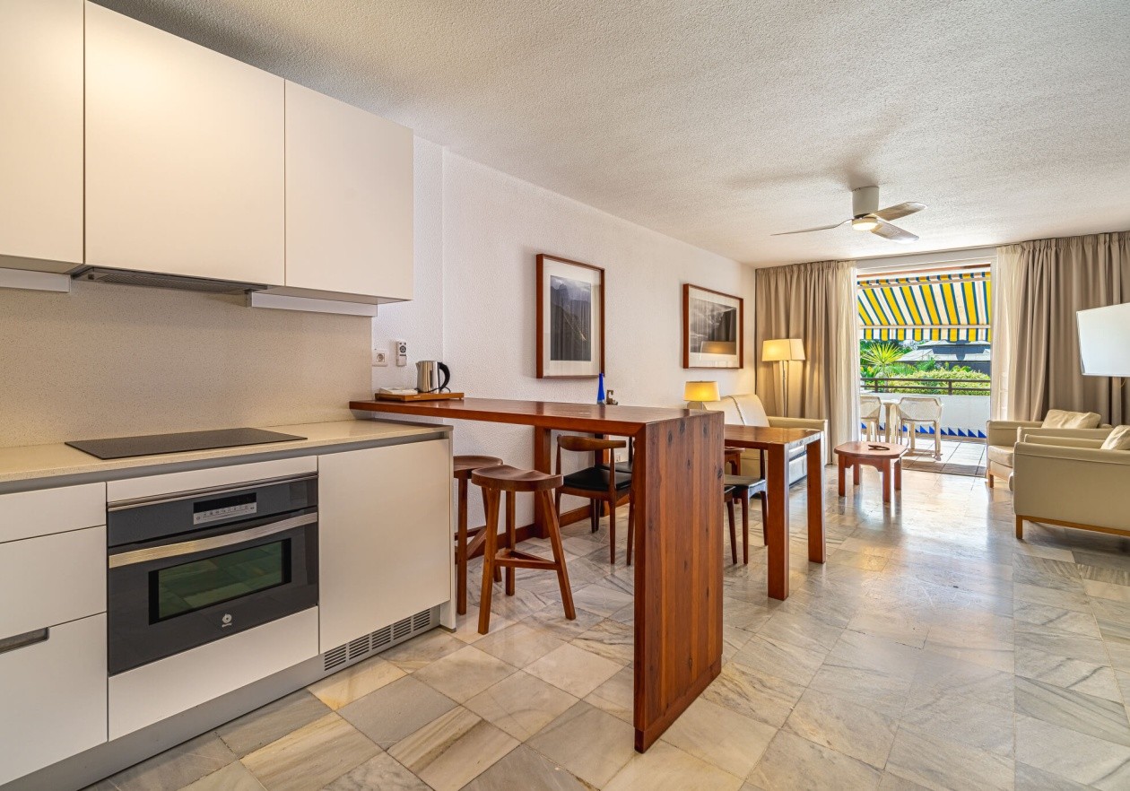 Cocina 4 Apartamento con terraza grande en Parque Santiago III