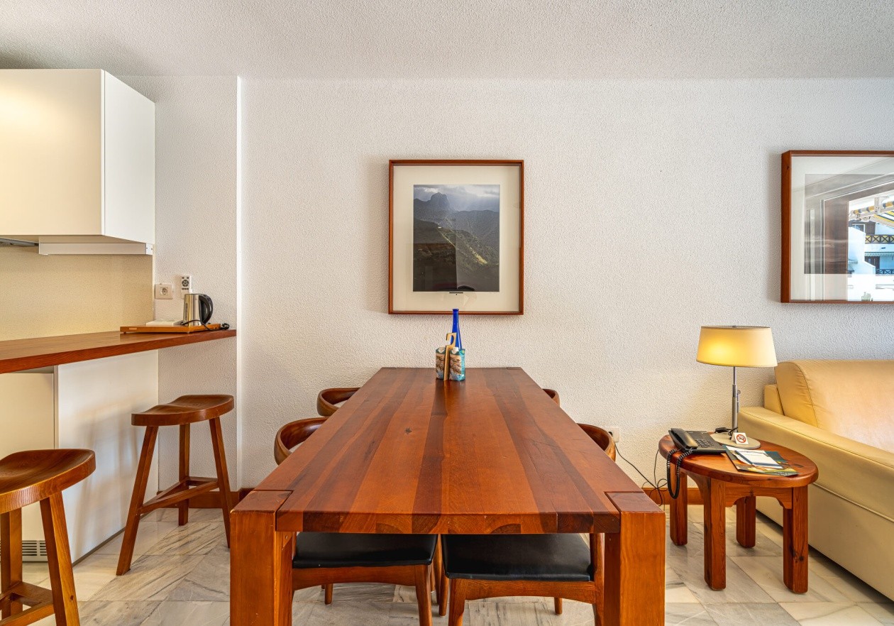 Salón Apartamento con terraza grande en Parque Santiago III