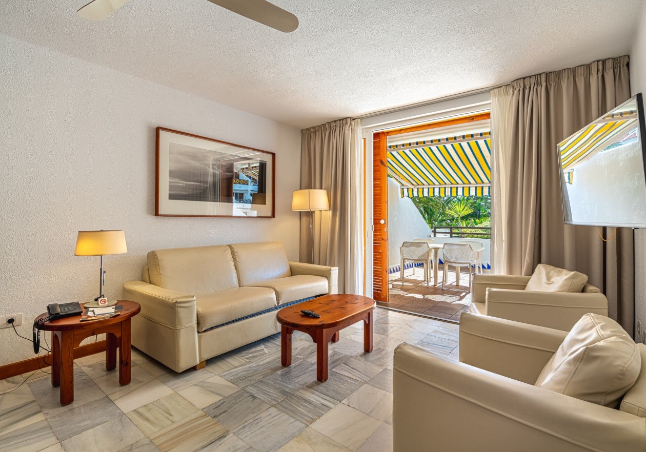 Salón 5 Apartamento con terraza grande en Parque Santiago III