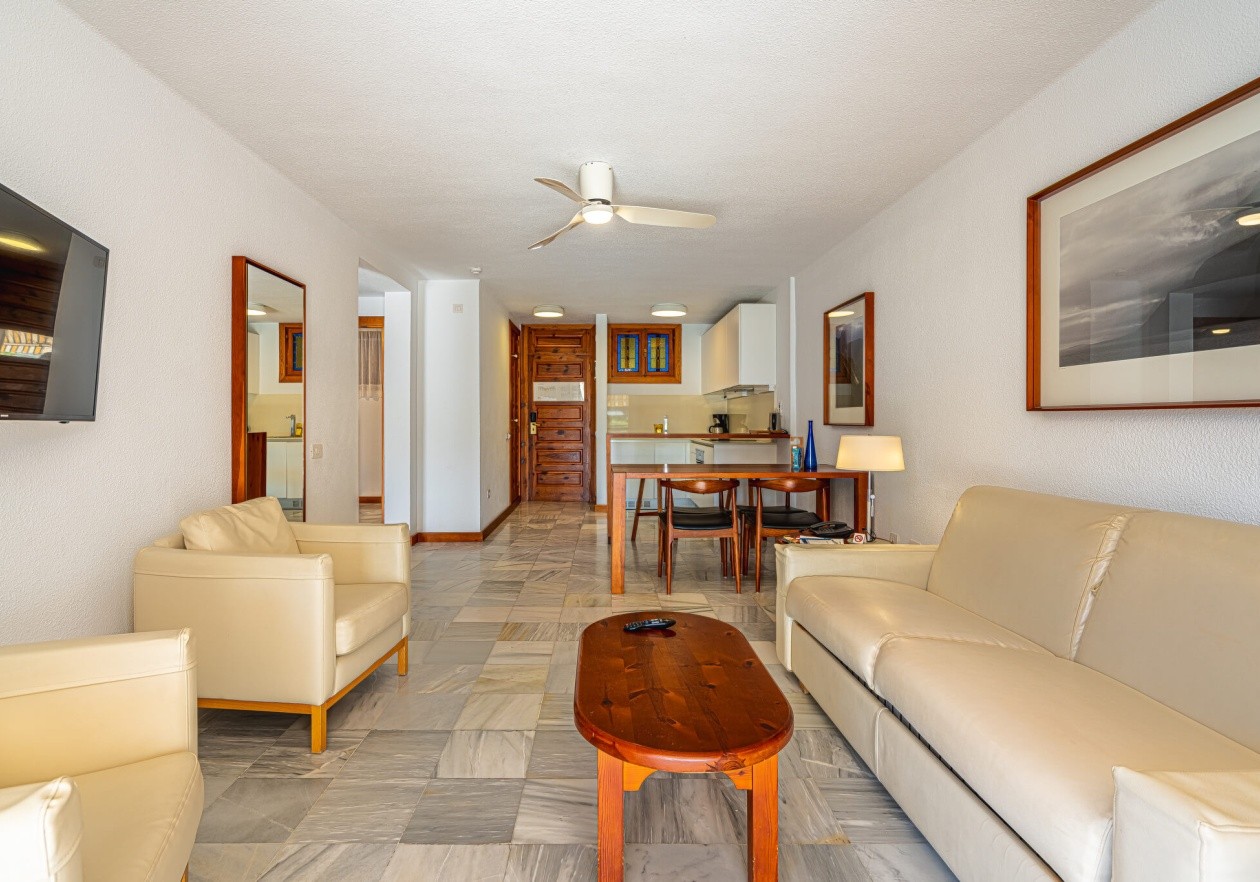 Salón 6 Apartamento con terraza grande en Parque Santiago III