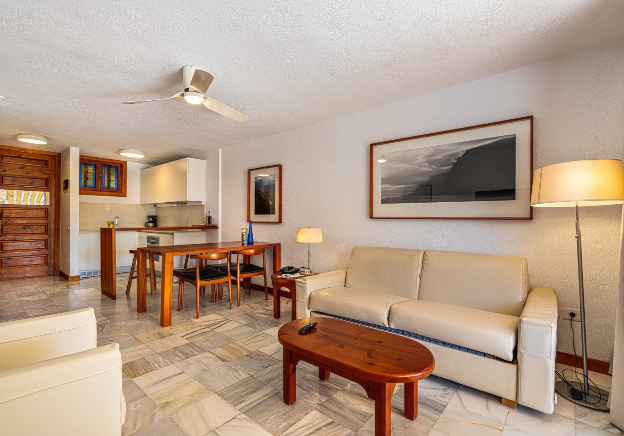 Salón 8 Apartamento con terraza grande en Parque Santiago III