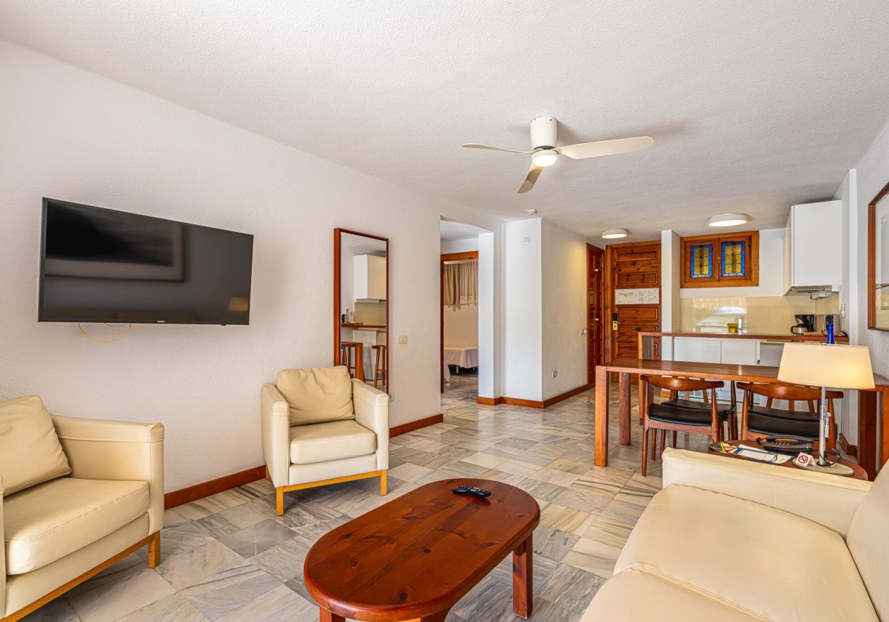 Salón 7 Apartamento con terraza grande en Parque Santiago III