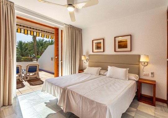 Room 4 Apartment with big terrace in Parque Santiago III
