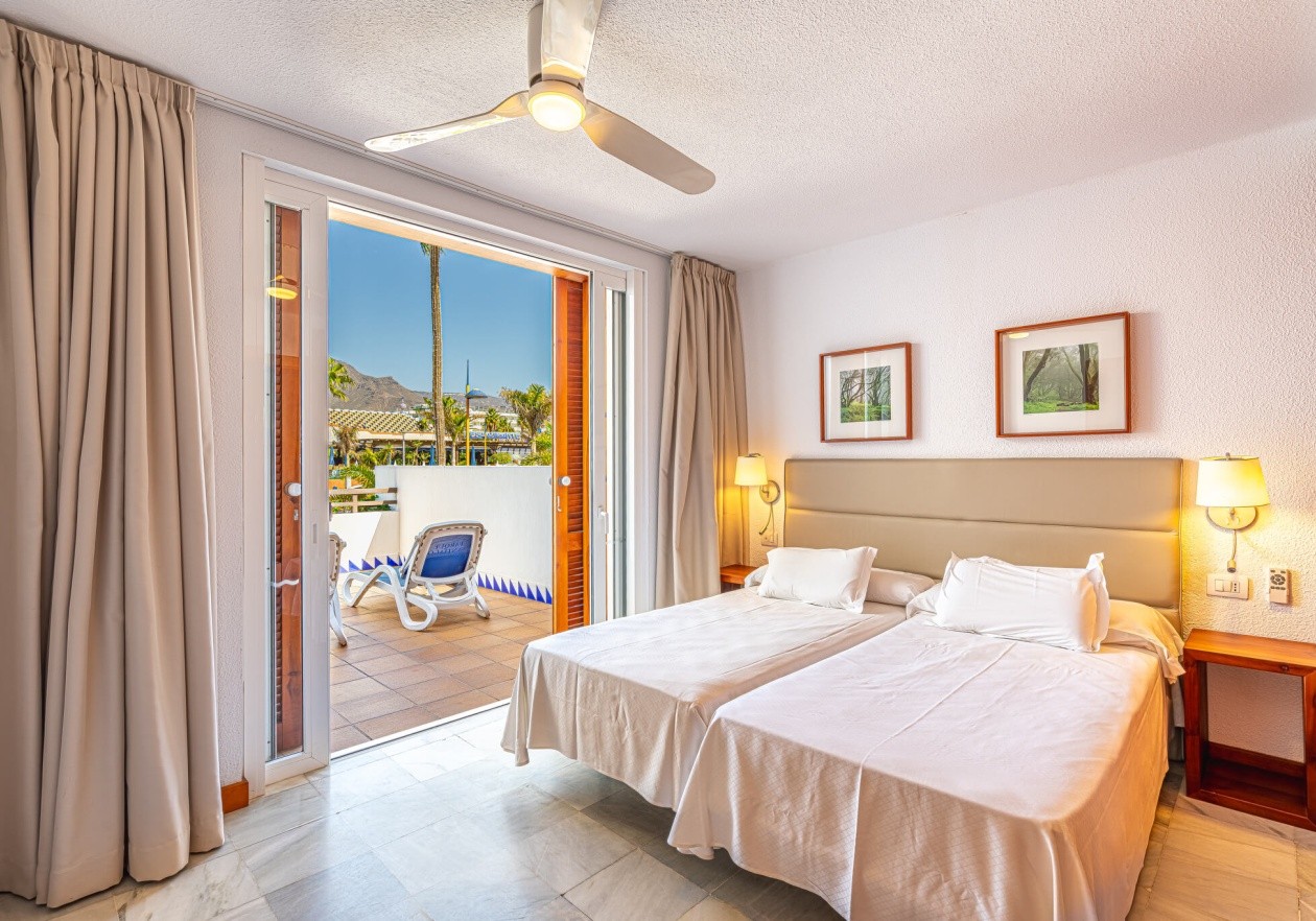Room 2 Renovated Apartment in Parque Santiago III