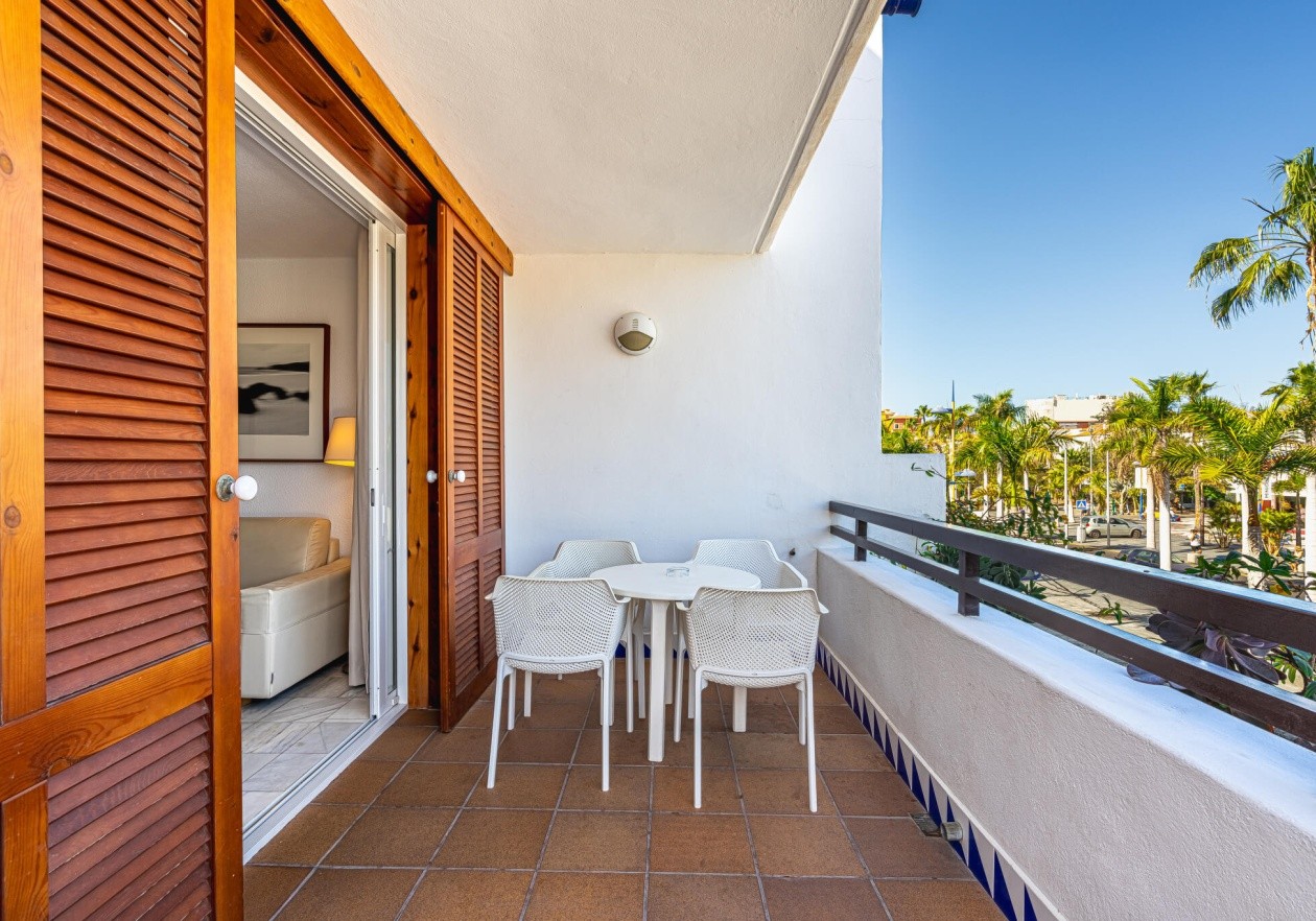 Terrace 2 Renovated Apartment in Parque Santiago III