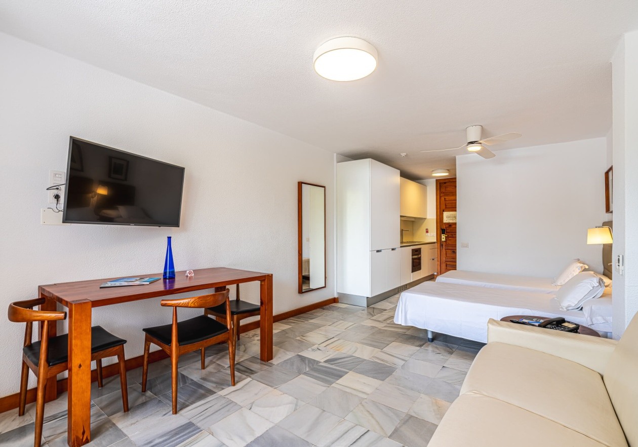 Room 6 Studio in first line in Parque Santiago III