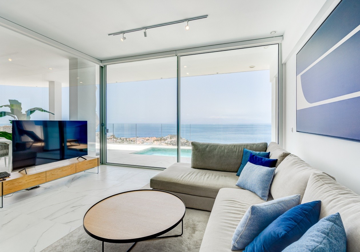 Luxurious new construction apartment in Los Gigantes