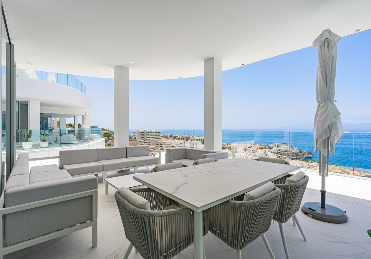 Luxurious new construction apartment in Los Gigantes
