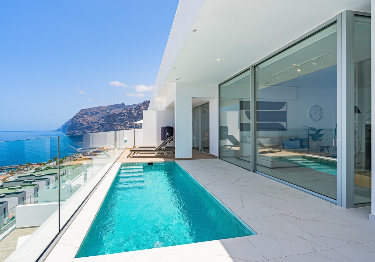 Luxurious new construction apartment in Los Gigantes