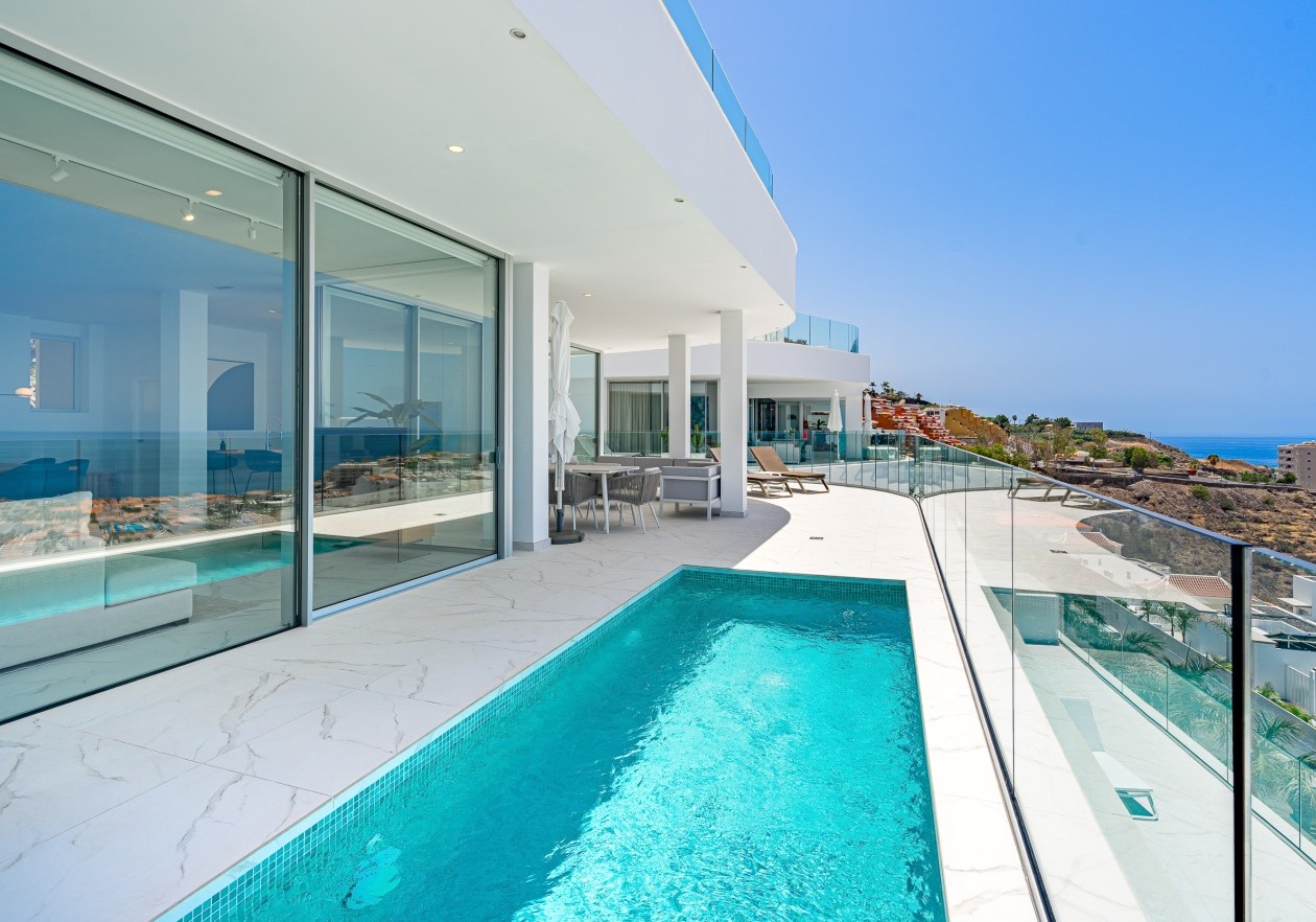 Luxurious new construction apartment in Los Gigantes