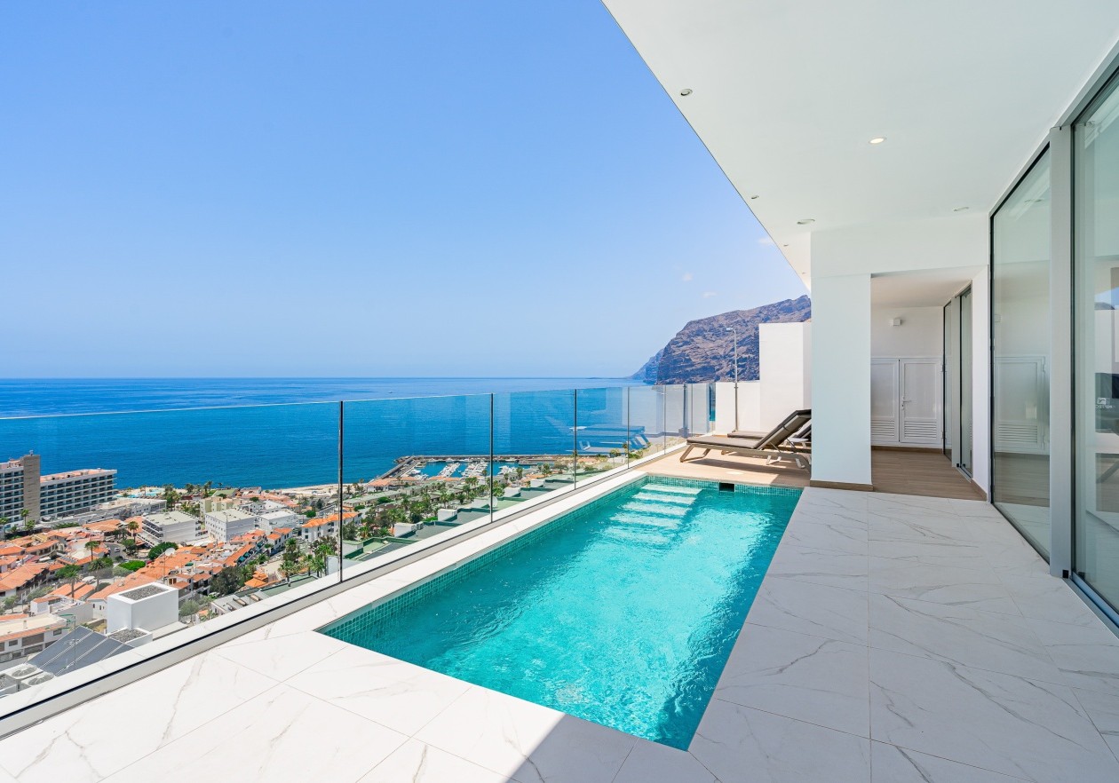 Luxurious new construction apartment in Los Gigantes