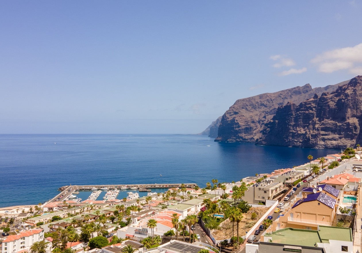 Luxurious new construction apartment in Los Gigantes