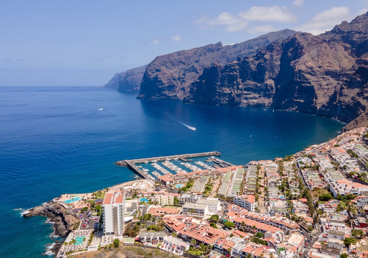Luxurious new construction apartment in Los Gigantes