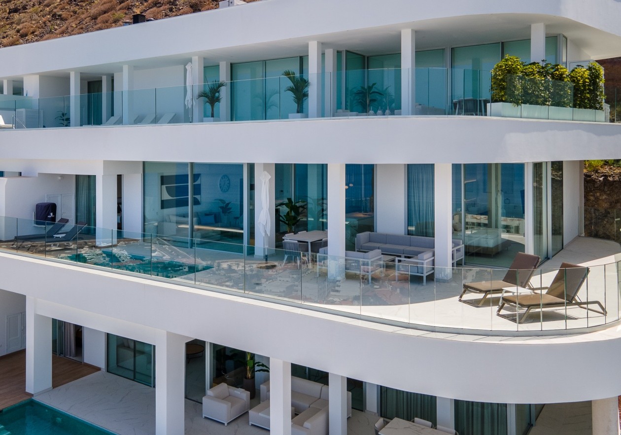 Luxurious new construction apartment in Los Gigantes