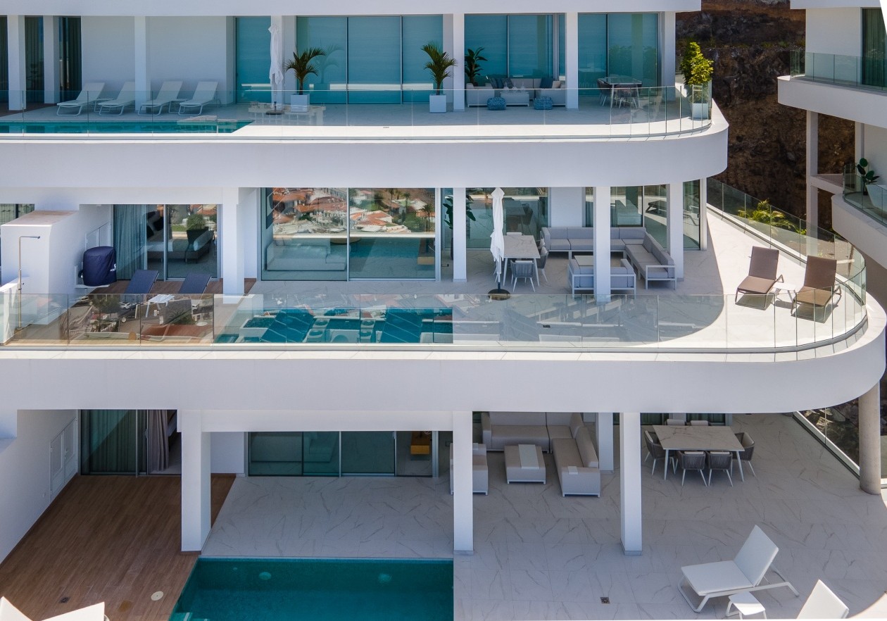 Luxurious new construction apartment in Los Gigantes