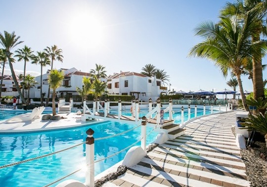 Swimming Pool Exclusive Refurbished Villa in Parque Santiago III