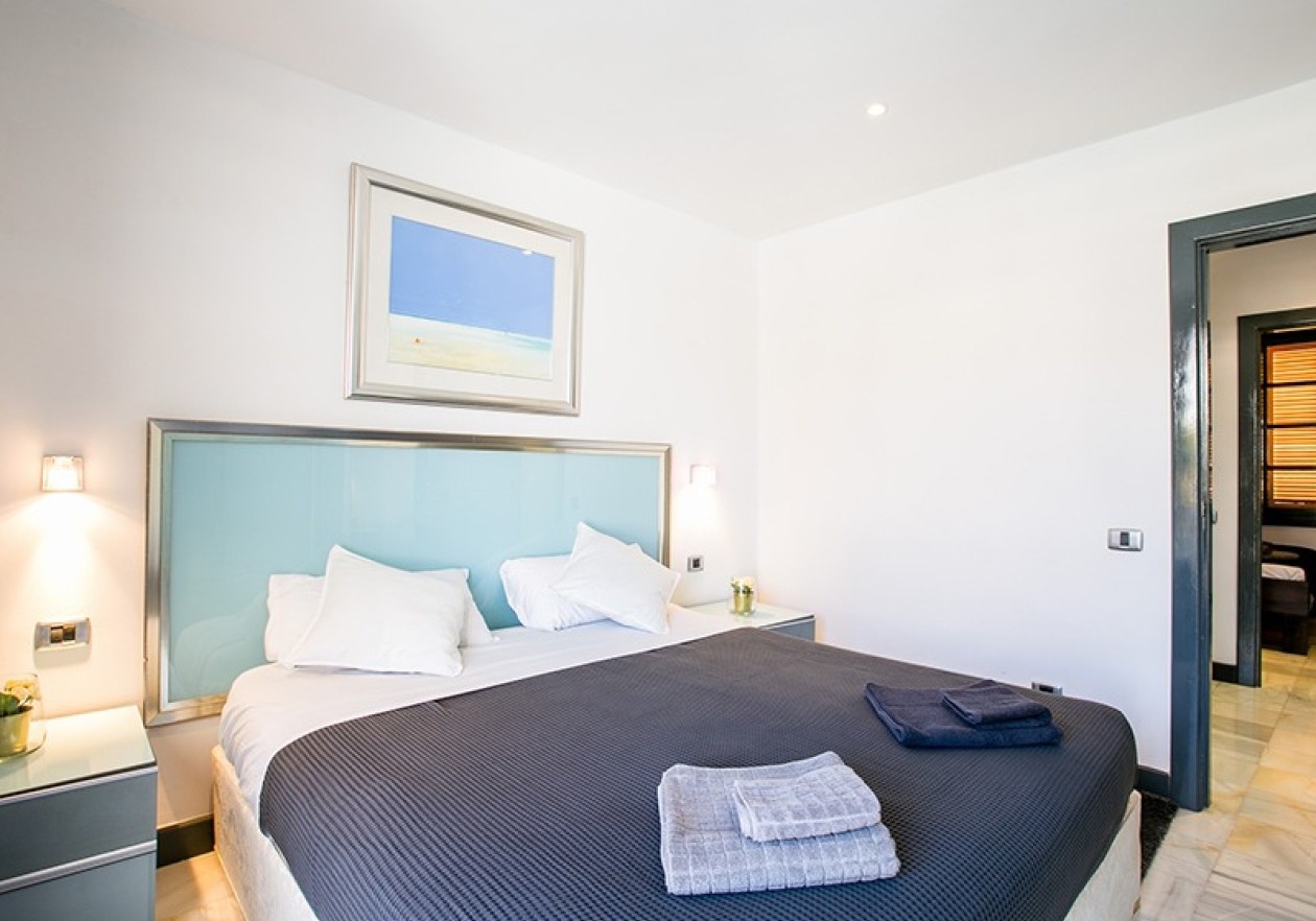 Room 3 Exclusive Renovated Villa in Parque Santiago III