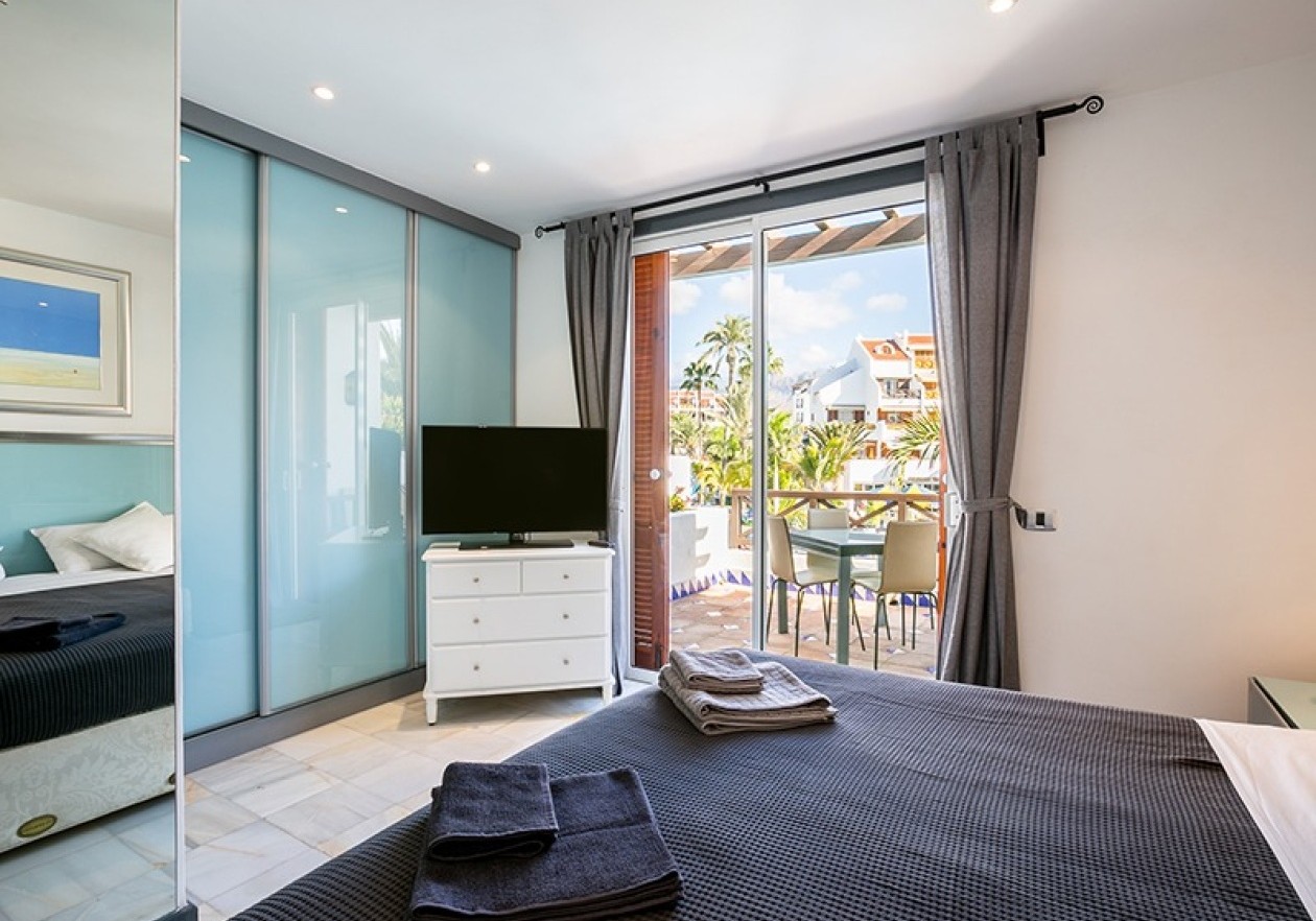 Room 4 Exclusive Renovated Villa in Parque Santiago III