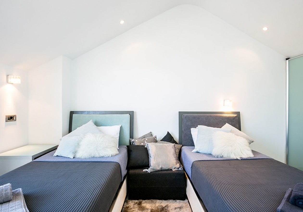 Room 2 Exclusive Refurbished Villa in Parque Santiago III