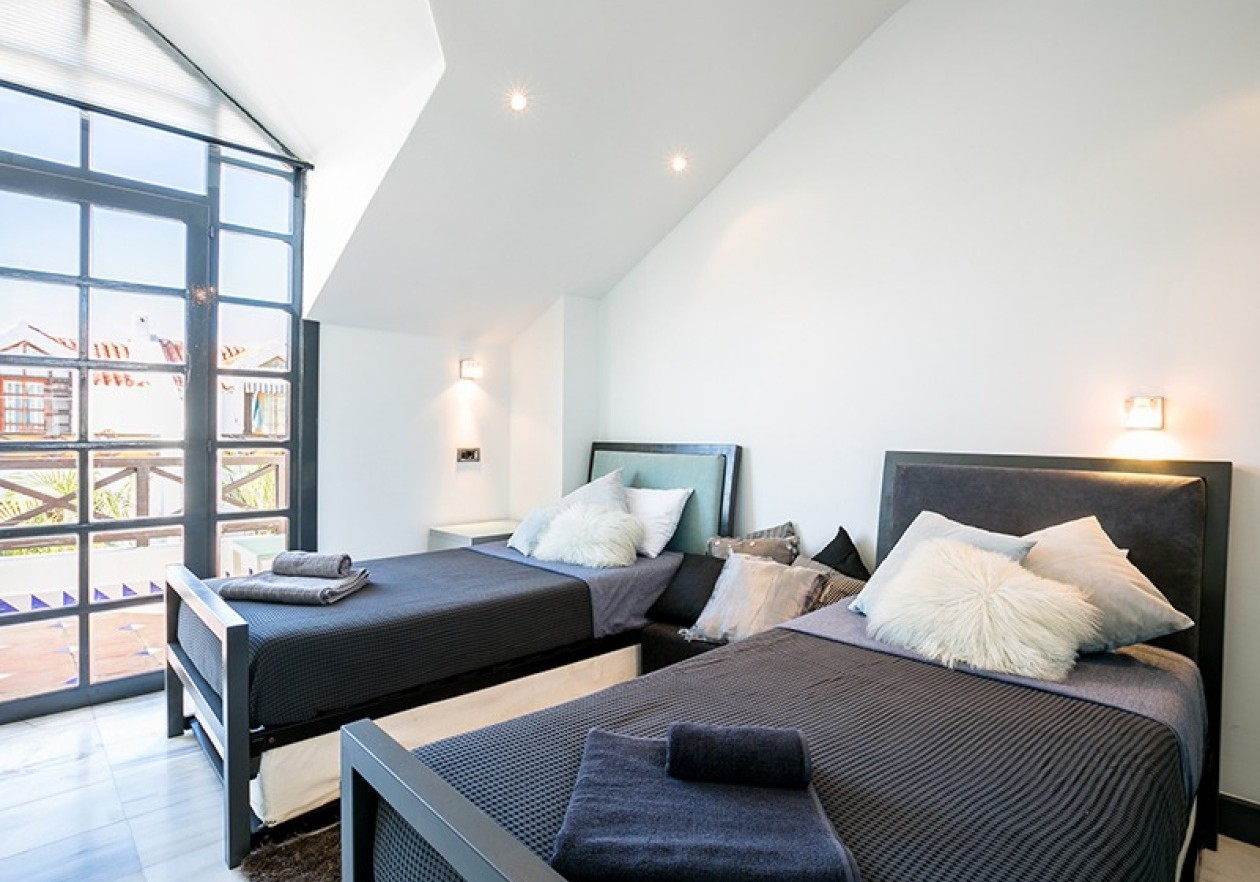 Room 5 Exclusive Renovated Villa in Parque Santiago III