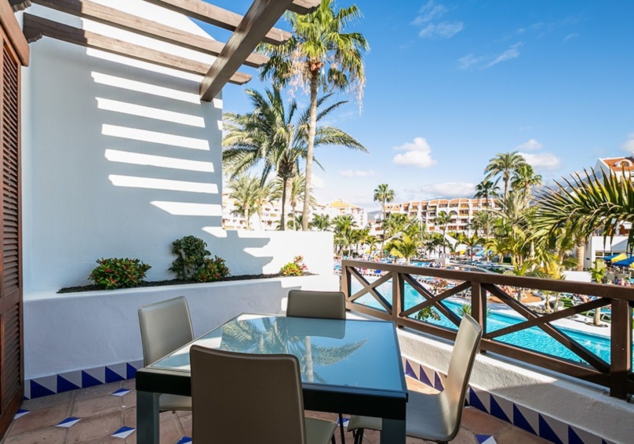 Terraza 3 Exclusive Renovated Villa in Parque Santiago III