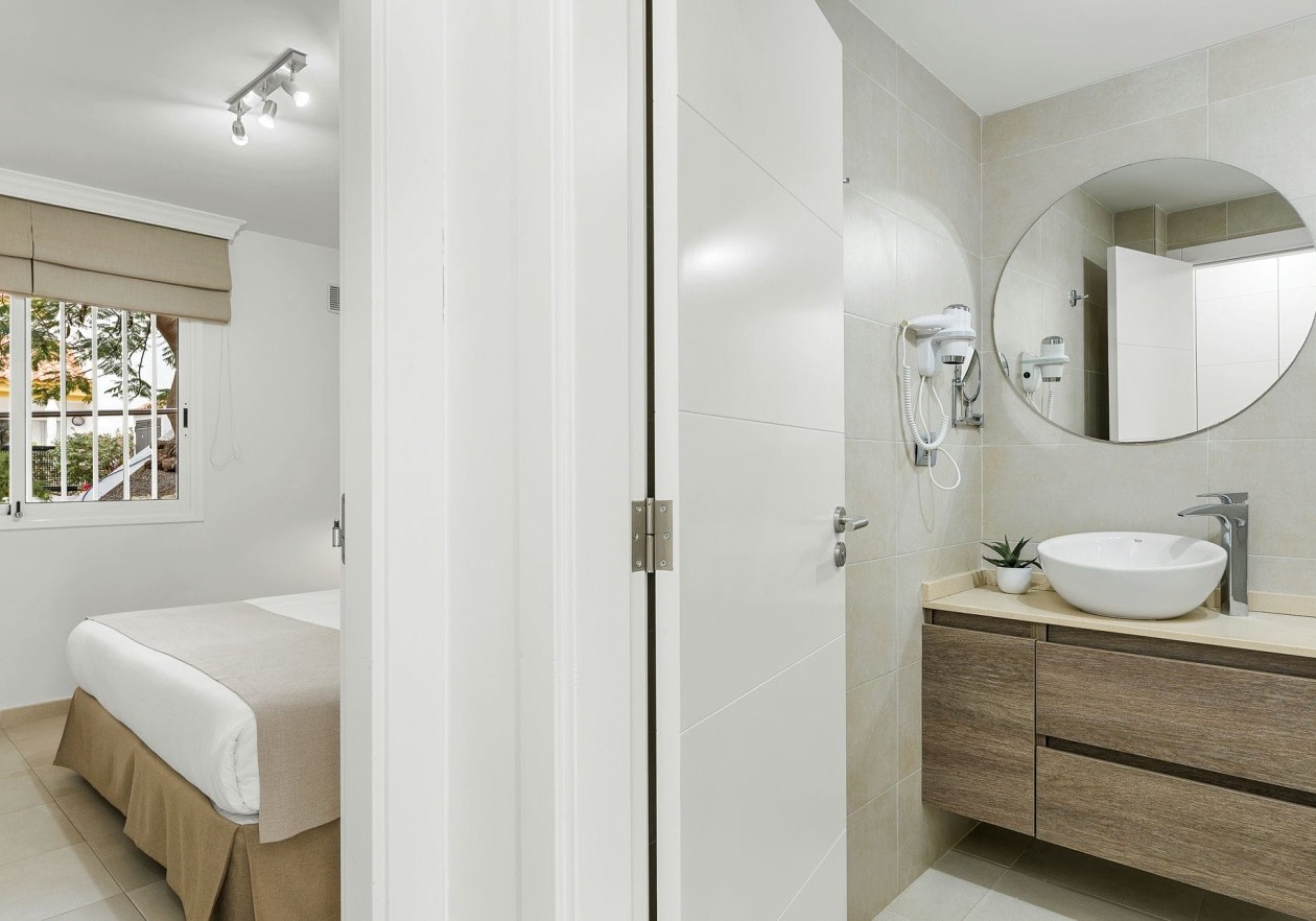 Bathroom 1 Wyndham Residences at Golf del Sur
