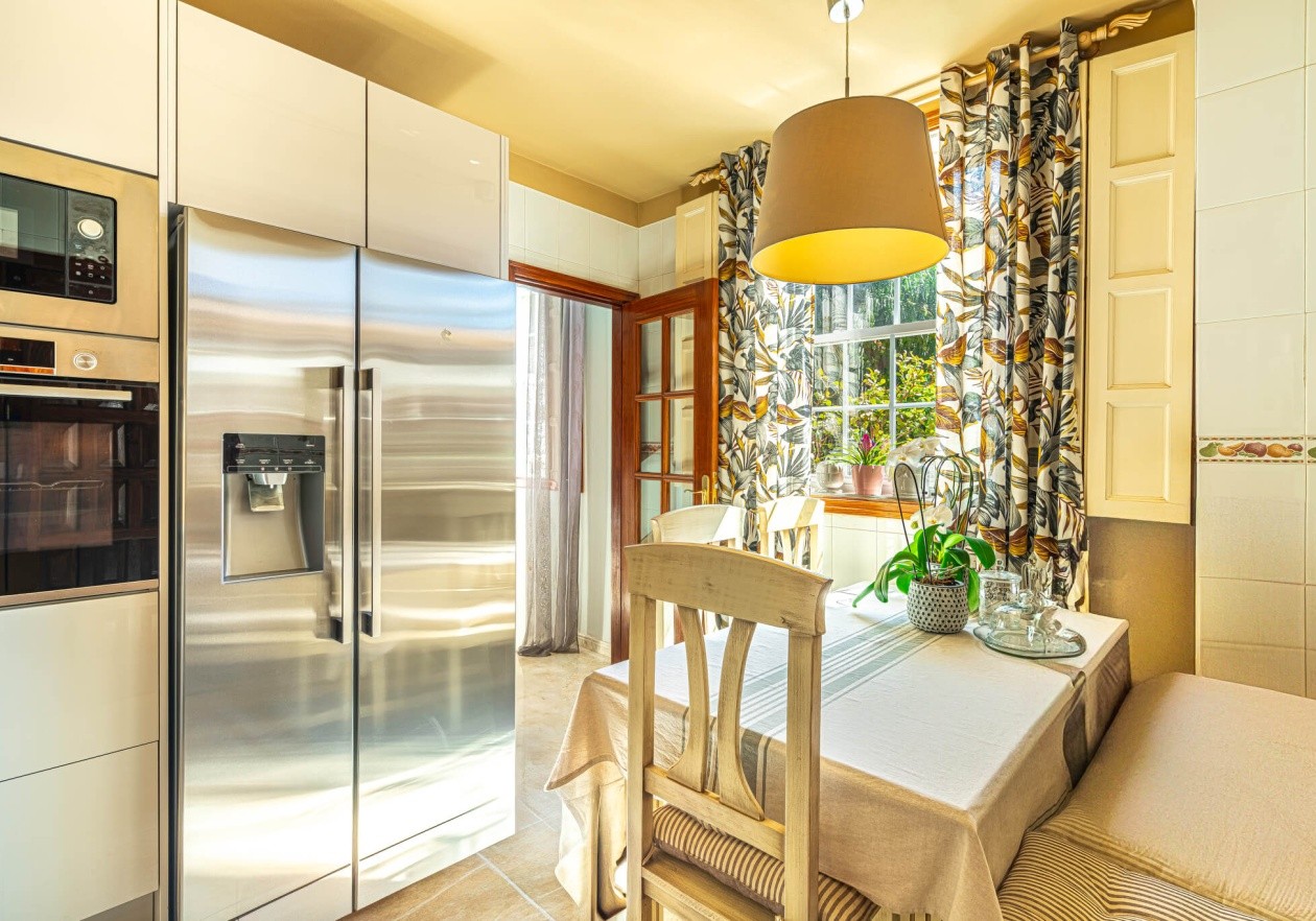 Gran Pareado de esquina con gran jardín privado