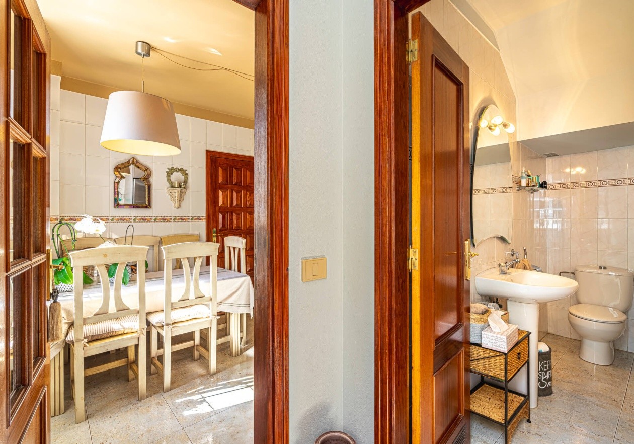 Gran Pareado de esquina con gran jardín privado