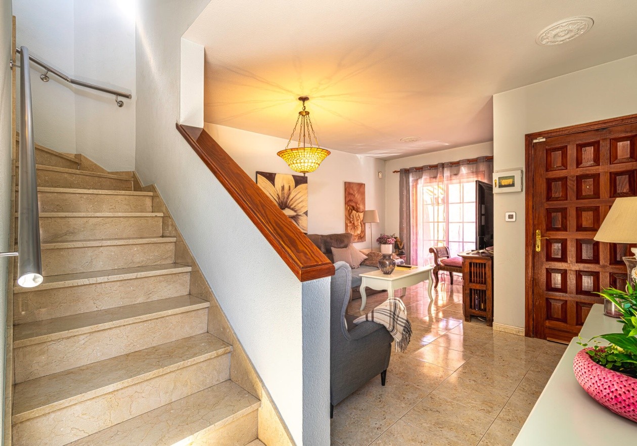 Gran Pareado de esquina con gran jardín privado