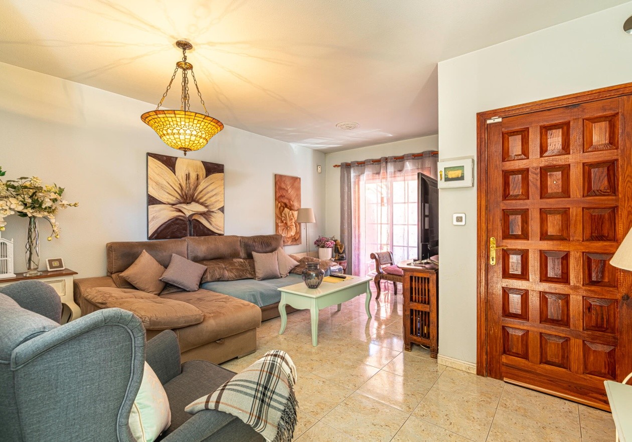 Gran Pareado de esquina con gran jardín privado